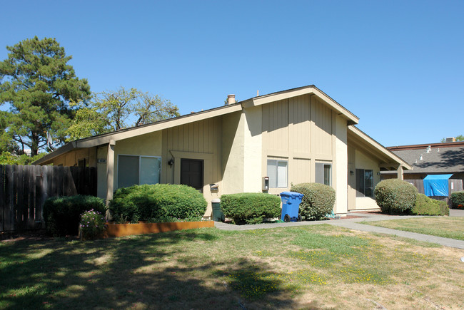 1250 Southwest Blvd in Rohnert Park, CA - Foto de edificio - Building Photo