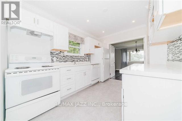 93 Beatrice St W in Oshawa, ON - Building Photo - Building Photo
