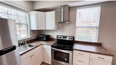 4236 E Cherokee Dr in Canton, GA - Foto de edificio - Building Photo