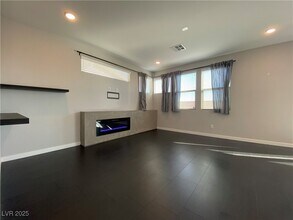 6804 Boulder Canyon St in North Las Vegas, NV - Foto de edificio - Building Photo