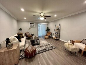 28 Victorian Ct-Unit -317 in Holtsville, NY - Building Photo - Building Photo