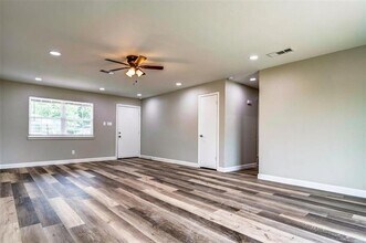 809 Michelle Dr in Everman, TX - Building Photo - Building Photo