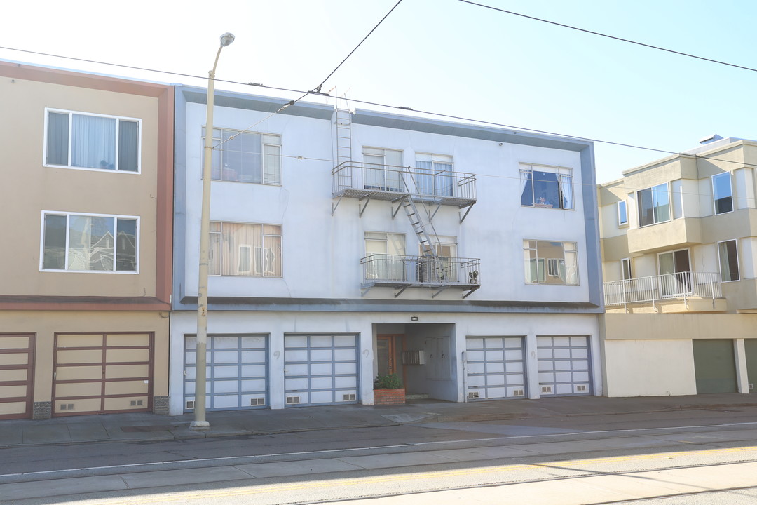 2421 Judah St in San Francisco, CA - Building Photo