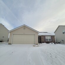 10192 Greenmoor Dr in New Haven, IN - Foto de edificio - Building Photo