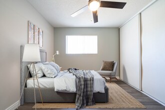 269 W San Marcos Blvd in San Marcos, CA - Building Photo - Building Photo