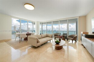 1331 Brickell Bay Dr, Unit 1801 in Miami, FL - Building Photo