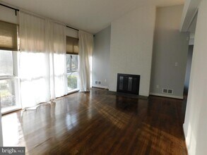 6037 Grosvenor Ln in Bethesda, MD - Building Photo - Building Photo