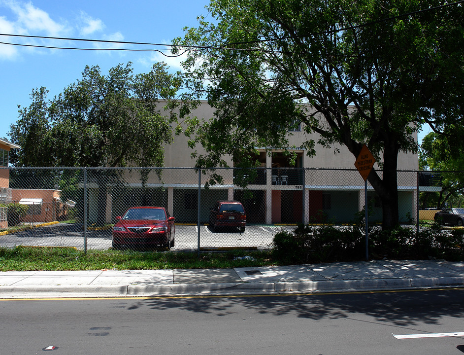 750 SW 7th St in Miami, FL - Building Photo