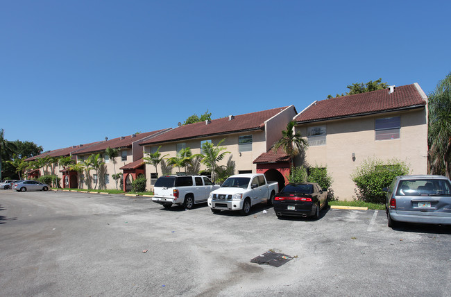 The Palms of North Lauderdale in North Lauderdale, FL - Foto de edificio - Building Photo