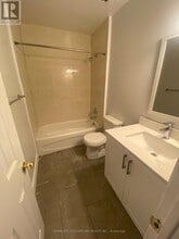 632B Yonge St in Toronto, ON - Building Photo - Building Photo