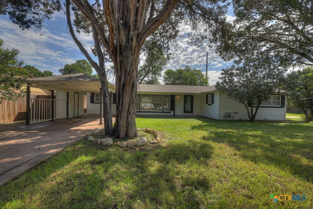 550 California Blvd in New Braunfels, TX - Building Photo