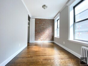 SPACIOUS GRAMERCY PARK 3 BEDROOM - WON'T L in New York, NY - Building Photo - Building Photo