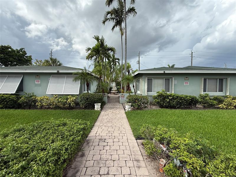 211 Malverne Rd in West Palm Beach, FL - Foto de edificio