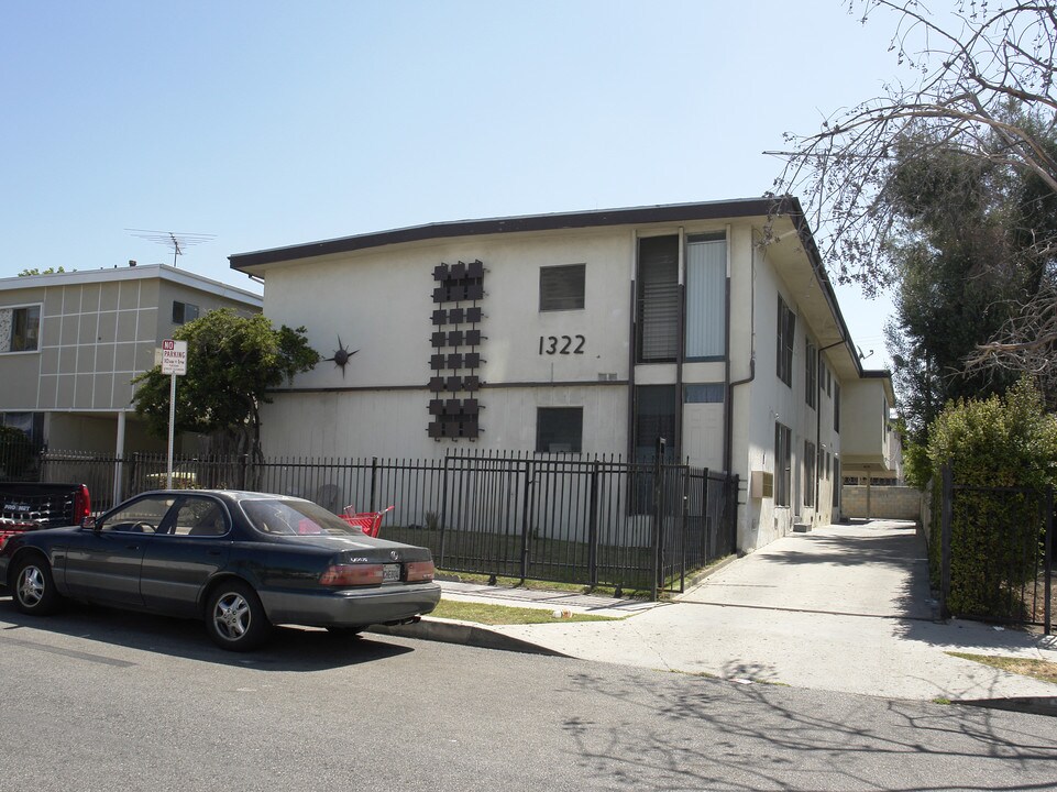 1322 Gordon St in Los Angeles, CA - Foto de edificio