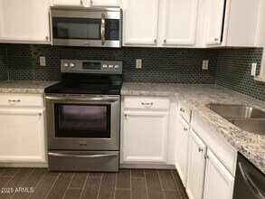 2240 E Aire Libre Ave in Phoenix, AZ - Building Photo - Building Photo