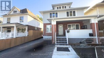 4992 McRae St in Niagara Falls, ON - Building Photo