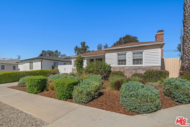 6043 Dauphin Ave. in Los Angeles, CA - Building Photo - Building Photo