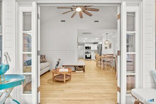 17 W Orland St in Milford, CT - Building Photo