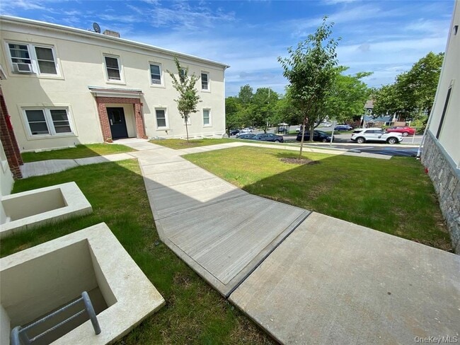 120 E Central Ave in Pearl River, NY - Building Photo - Building Photo