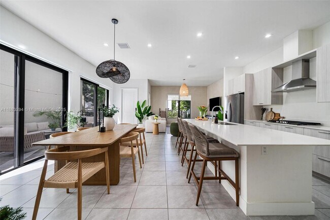 4408 NW 80th Ave in Doral, FL - Building Photo - Building Photo