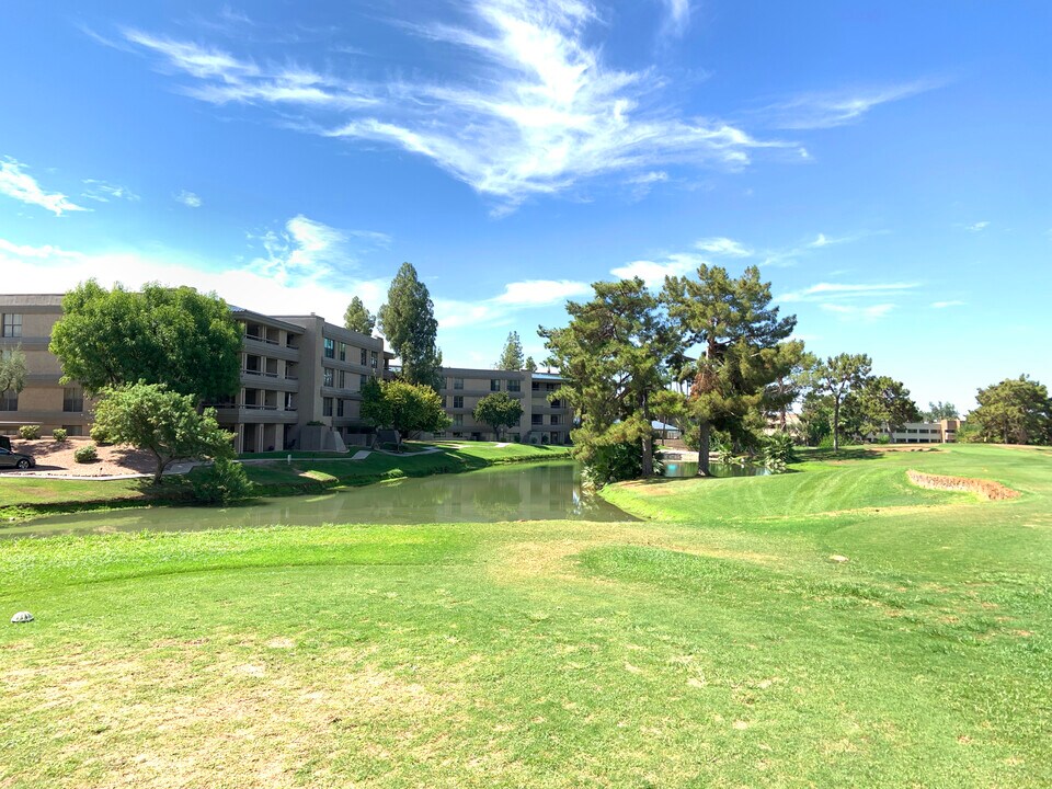 5122 N 31st Way, Unit 221 in Phoenix, AZ - Building Photo