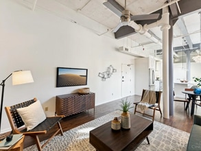 335 W 5th St, Unit 204 in Cincinnati, OH - Building Photo - Building Photo