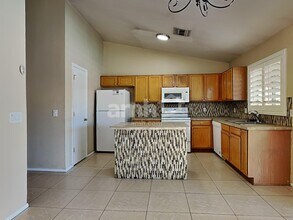 8508 W Hazelwood St in Phoenix, AZ - Foto de edificio - Building Photo