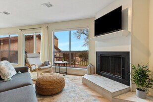 116 Campbell Dr, Unit 7 in Canyon Lake, TX - Building Photo