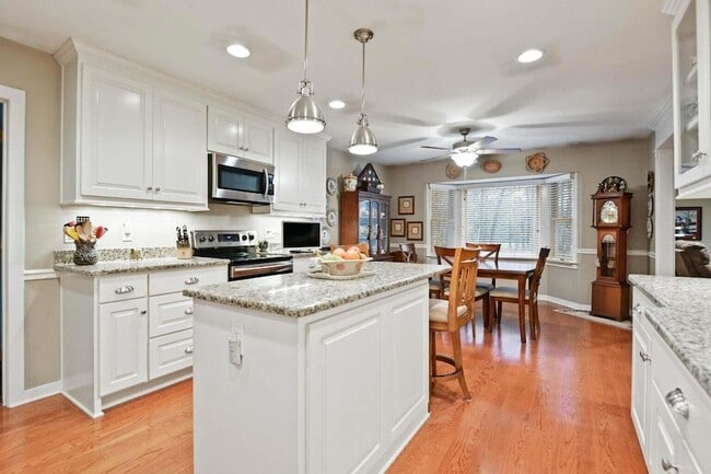 302 Summerset Ln in Summerville, SC - Building Photo - Building Photo