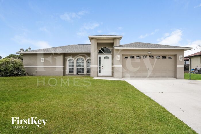 6480 Maytree Cir in Ft. Myers, FL - Building Photo