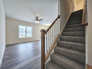 121 Magnolia Dr in Middletown, PA - Foto de edificio - Building Photo