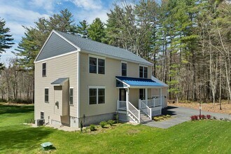 40 Mary Ann Ave in Salem, NH - Building Photo - Building Photo