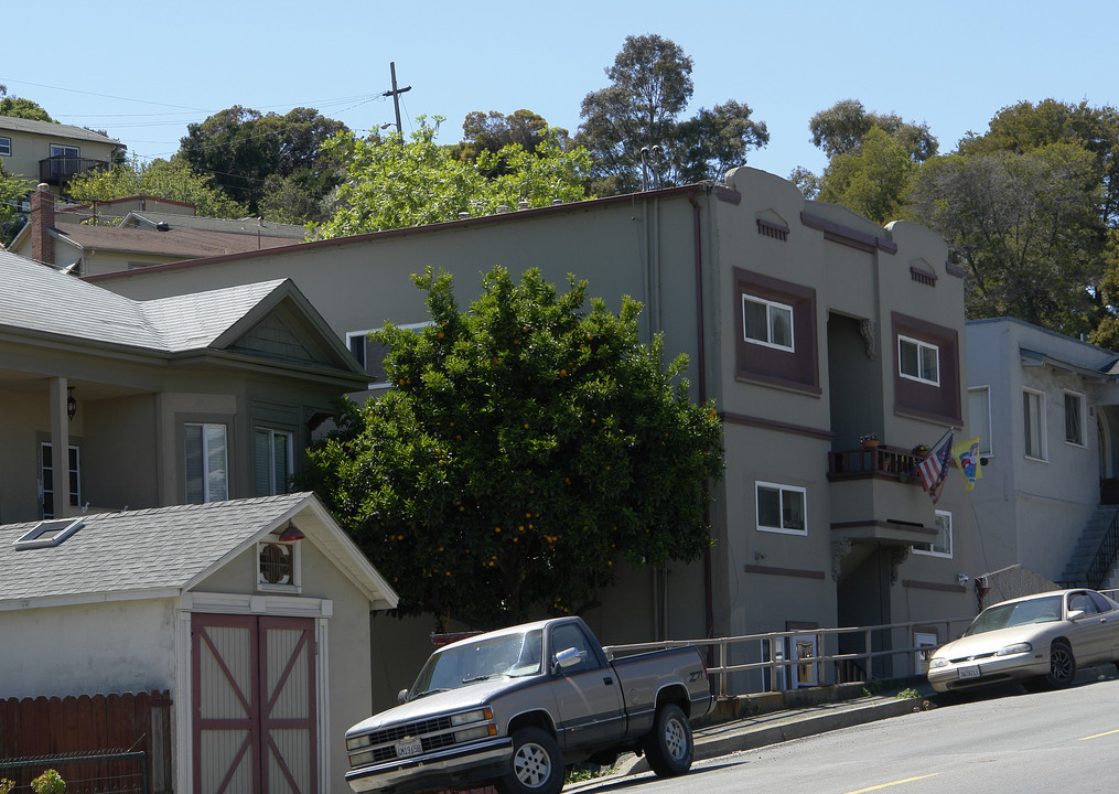 1627-1629 Pomona Ave in Crockett, CA - Building Photo