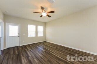 14388 Gunsight Pass in San Antonio, TX - Building Photo - Building Photo