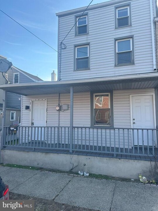 112 N Sussex St in Gloucester City, NJ - Building Photo