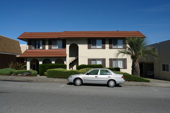 440 Richmond Dr in Millbrae, CA - Foto de edificio - Building Photo