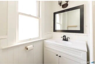 20 Pleasant St, Unit 1 in Windsor Locks, CT - Building Photo - Building Photo