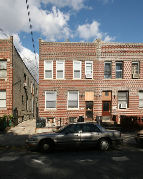 713 E New York Ave in Brooklyn, NY - Building Photo