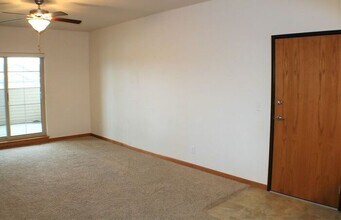 460 Cameron Way in North Liberty, IA - Building Photo - Building Photo
