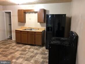292 N Washington St, Unit 104 in Berkeley Springs, WV - Building Photo - Building Photo