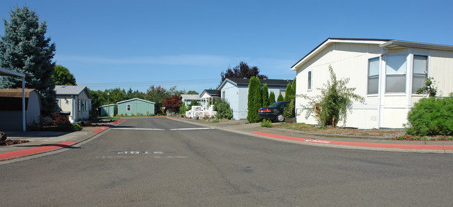 Creekside of Hillsboro in Hillsboro, OR - Building Photo - Building Photo