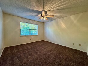 4307 Lakeshore Villa Dr in Waco, TX - Building Photo - Building Photo