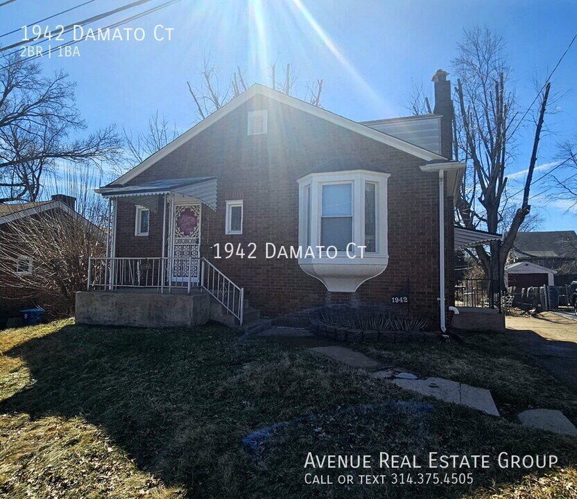 1942 D Amato Ct in Jennings, MO - Building Photo