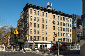 19 Kenmare St in New York, NY - Building Photo - Building Photo