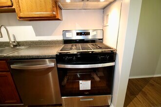 63 Niles Hill Rd in New London, CT - Building Photo - Building Photo