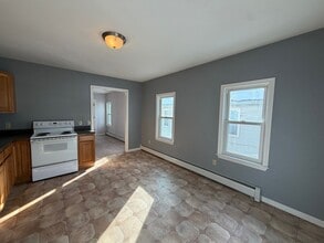 112 Columbia St in Adams, MA - Building Photo - Building Photo