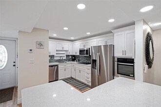 361 S Hollybrook Dr in Pembroke Pines, FL - Building Photo - Building Photo
