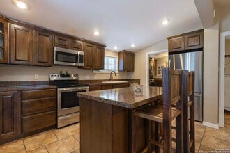 232 Angel Dr in Pipe Creek, TX - Building Photo - Building Photo