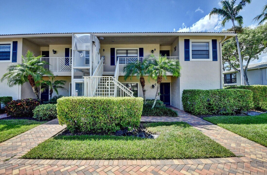 9 Stratford Dr E in Boynton Beach, FL - Building Photo