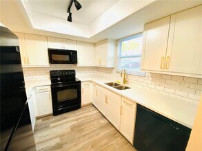 148 Douglas Rd W in Oldsmar, FL - Building Photo - Building Photo